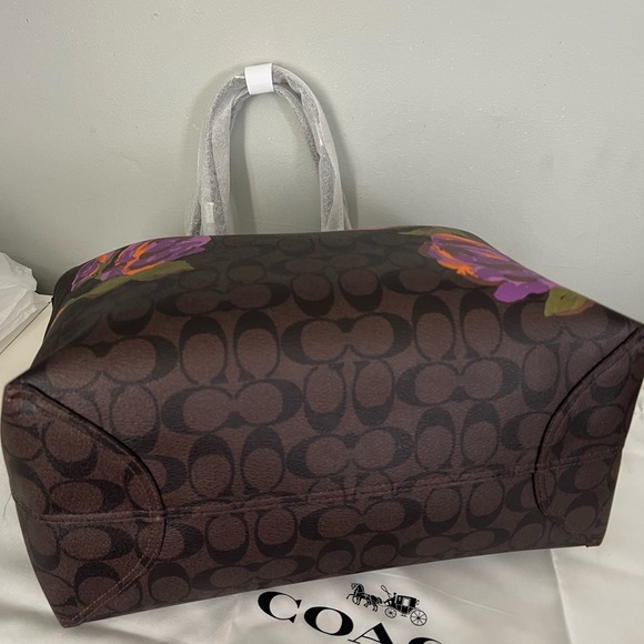 Coach Coach city Tote in Signature Canvas With Rose Print & Matching Wallet - Picture 8 of 10